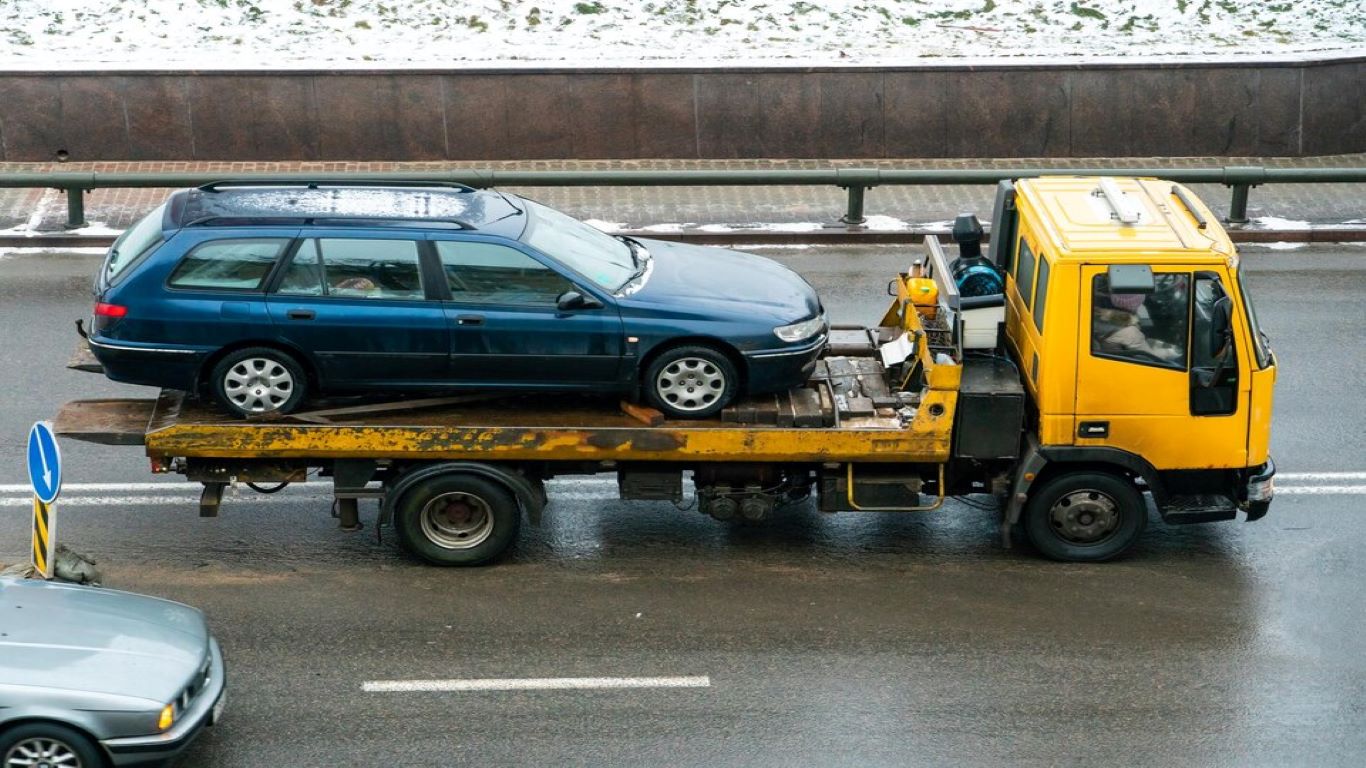 flatbed towing truck